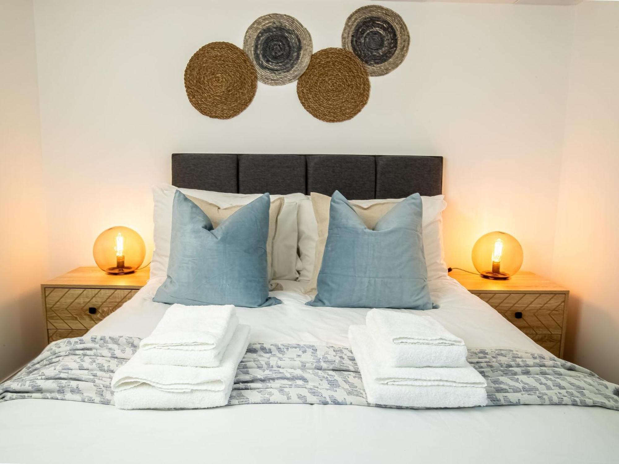 Apartment Luxe Central Overlooking Harbour Near Babbacoombe Beach *