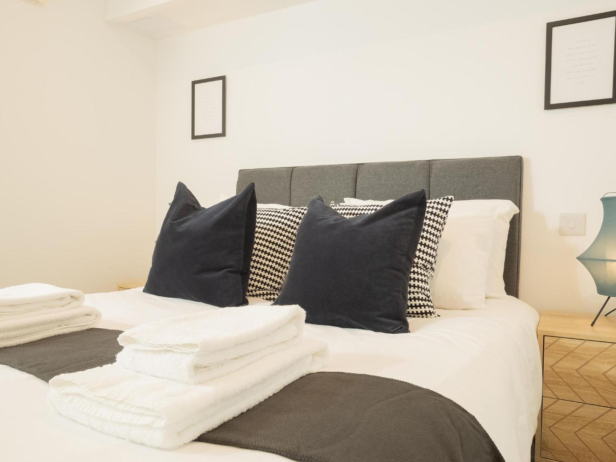Apartment Luxe Central Overlooking Harbour Near Babbacoombe Beach *